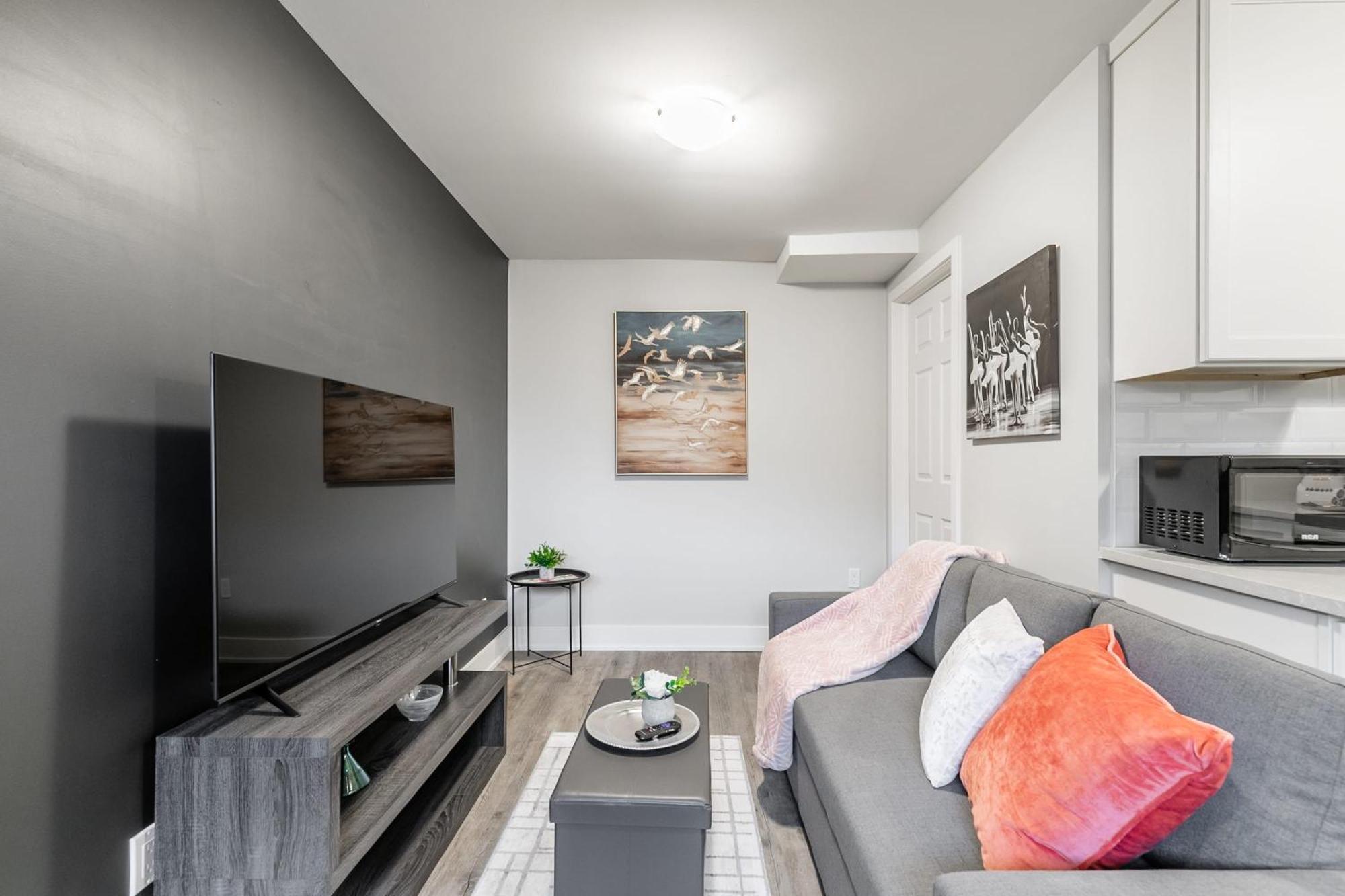 1Br Basement Condo - James Street Hamilton Kültér fotó